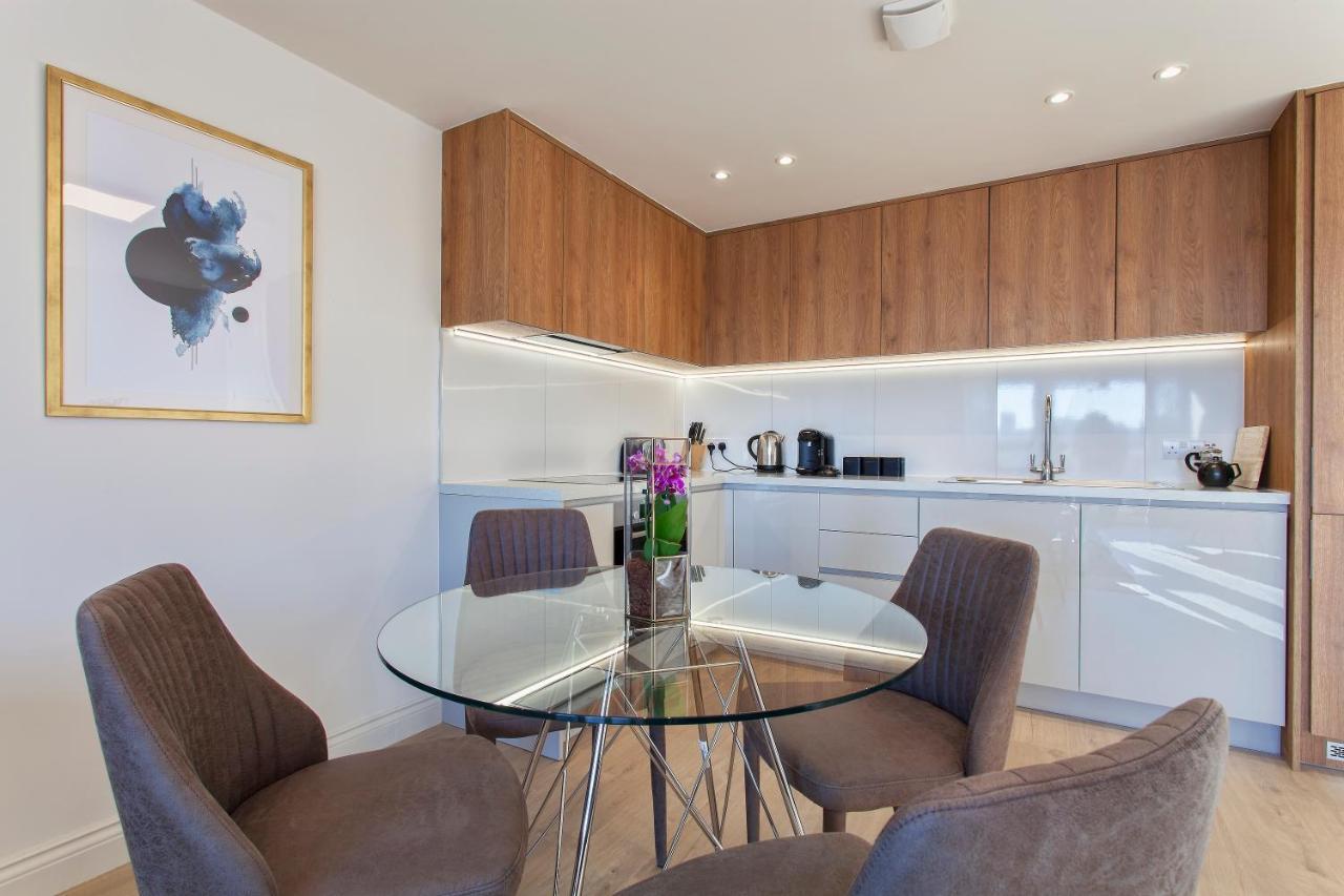 Apartmán Charles Hope Staines Centre Exteriér fotografie